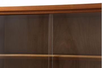 ヴィンテージ家具　北欧ビンテージ　ディスプレイも楽しめる温かな雰囲気のキャビネット(収納棚)