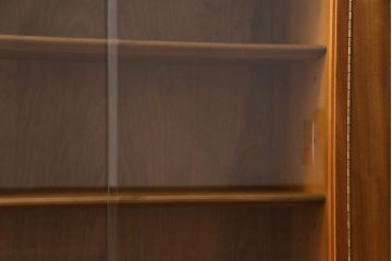 ヴィンテージ家具　北欧ビンテージ　ディスプレイも楽しめる温かな雰囲気のキャビネット(収納棚)