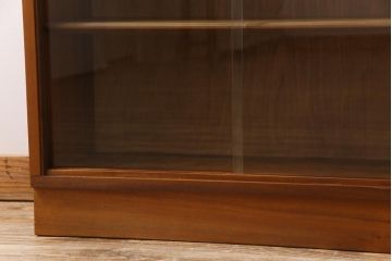 ヴィンテージ家具　北欧ビンテージ　ディスプレイも楽しめる温かな雰囲気のキャビネット(収納棚)