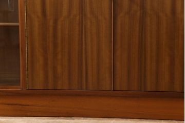 ヴィンテージ家具　北欧ビンテージ　ディスプレイも楽しめる温かな雰囲気のキャビネット(収納棚)