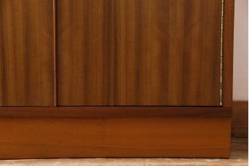 ヴィンテージ家具　北欧ビンテージ　ディスプレイも楽しめる温かな雰囲気のキャビネット(収納棚)