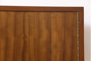 ヴィンテージ家具　北欧ビンテージ　ディスプレイも楽しめる温かな雰囲気のキャビネット(収納棚)