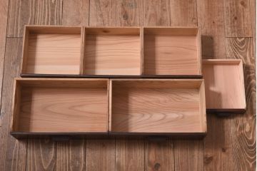 アンティーク家具　和製アンティーク　三方ケヤキ材　上品な和の趣きあふれる茶箪笥(収納棚、飾り棚)