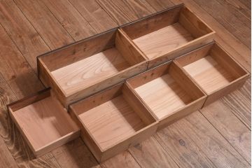 アンティーク家具　和製アンティーク　三方ケヤキ材　上品な和の趣きあふれる茶箪笥(収納棚、飾り棚)