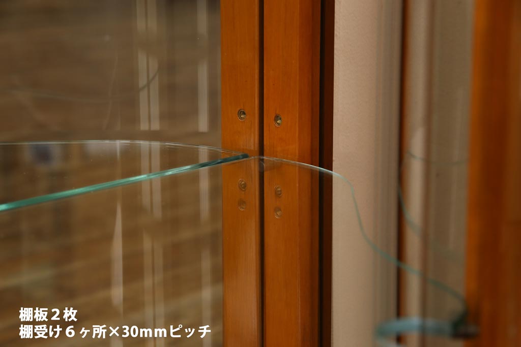 フランスビンテージ　曲線のデザインがエレガントなガラスケース(サイドキャビネット)(定価約20万円)