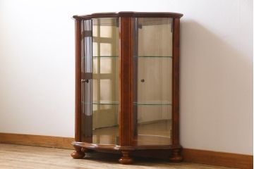 フランスビンテージ　曲線のデザインがエレガントなガラスケース(サイドキャビネット)(定価約20万円)