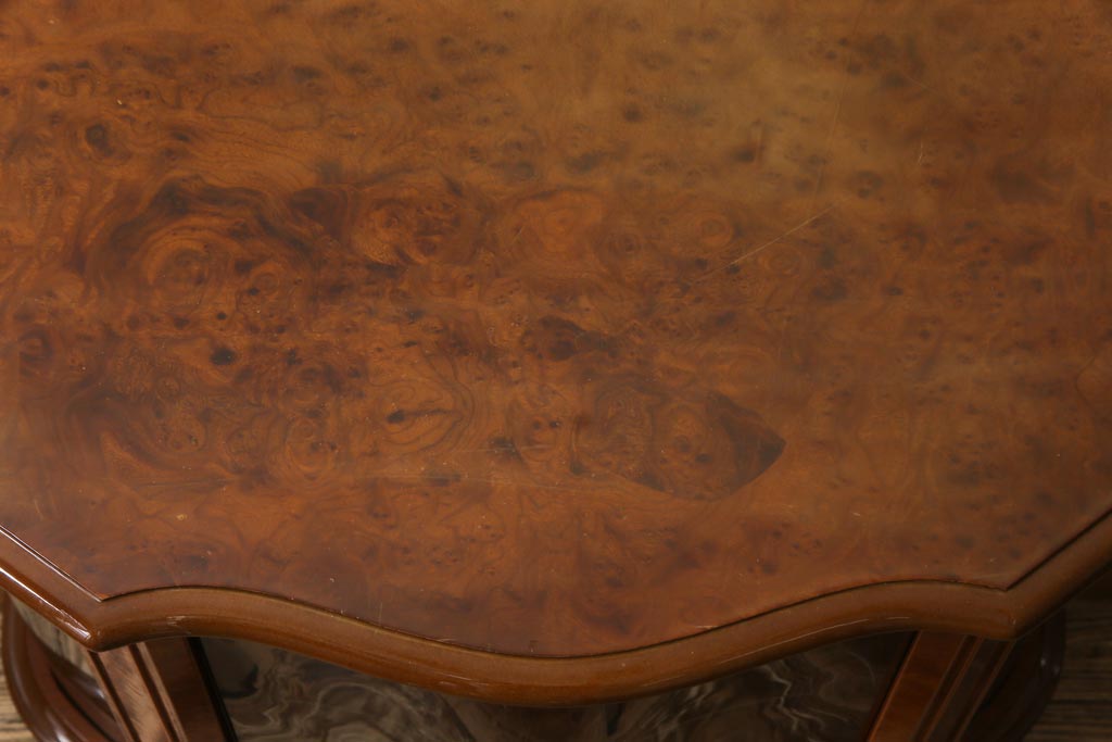 フランスビンテージ　曲線のデザインがエレガントなガラスケース(サイドキャビネット)(定価約20万円)