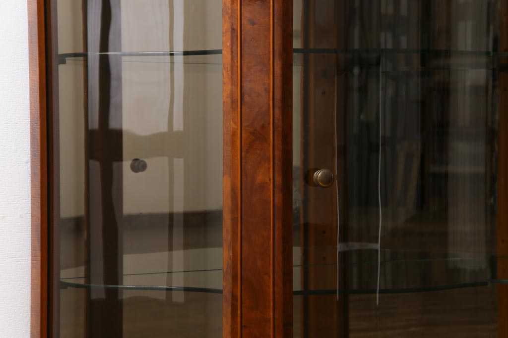 フランスビンテージ　曲線のデザインがエレガントなガラスケース(サイドキャビネット)(定価約20万円)