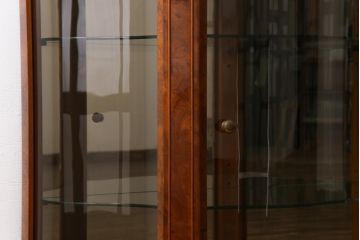 フランスビンテージ　曲線のデザインがエレガントなガラスケース(サイドキャビネット)(定価約20万円)