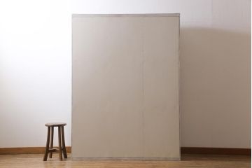リメイク家具　アンティーク風のペイントがシャビーな雰囲気醸し出す収納棚(戸棚、陳列棚、キャビネット、店舗什器)(R-032617)