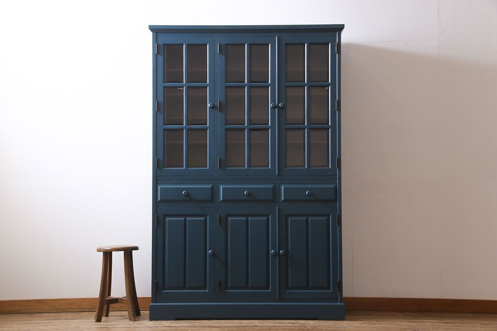 中古　北海道民芸　ペイント家具　シックでクールな雰囲気がお洒落な食器棚(収納棚、カップボード、キャビネット)