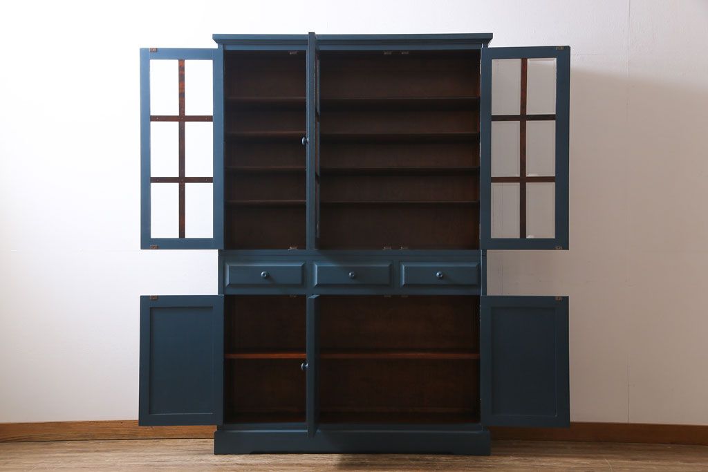 中古　北海道民芸　ペイント家具　シックでクールな雰囲気がお洒落な食器棚(収納棚、カップボード、キャビネット)