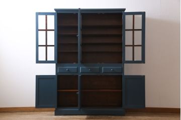 中古　北海道民芸　ペイント家具　シックでクールな雰囲気がお洒落な食器棚(収納棚、カップボード、キャビネット)