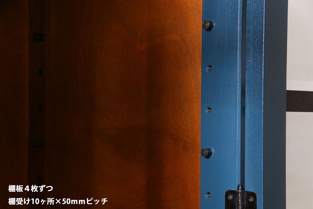 中古　北海道民芸　ペイント家具　シックでクールな雰囲気がお洒落な食器棚(収納棚、カップボード、キャビネット)