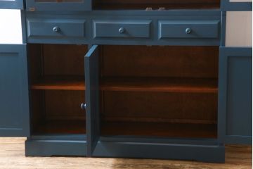 中古　北海道民芸　ペイント家具　シックでクールな雰囲気がお洒落な食器棚(収納棚、カップボード、キャビネット)