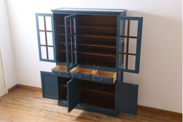 中古　北海道民芸　ペイント家具　シックでクールな雰囲気がお洒落な食器棚(収納棚、カップボード、キャビネット)