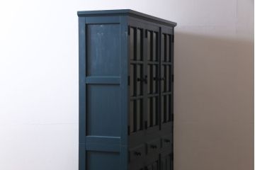 中古　北海道民芸　ペイント家具　シックでクールな雰囲気がお洒落な食器棚(収納棚、カップボード、キャビネット)