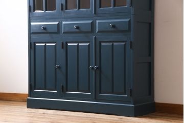 中古　北海道民芸　ペイント家具　シックでクールな雰囲気がお洒落な食器棚(収納棚、カップボード、キャビネット)