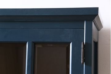 中古　北海道民芸　ペイント家具　シックでクールな雰囲気がお洒落な食器棚(収納棚、カップボード、キャビネット)