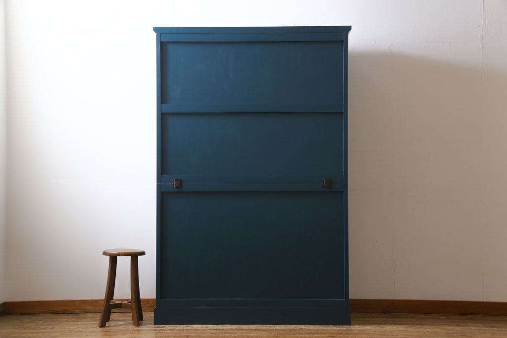 中古　北海道民芸　ペイント家具　シックでクールな雰囲気がお洒落な食器棚(収納棚、カップボード、キャビネット)