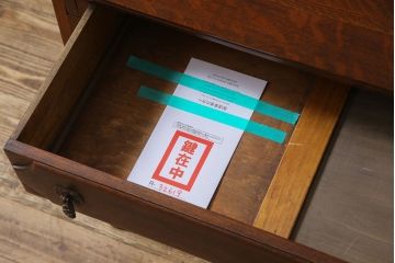 アンティーク家具　イギリスアンティーク　オーク材とステンドグラスの魅力あふれるビューローブックケース(ライティングビューロー、収納棚)
