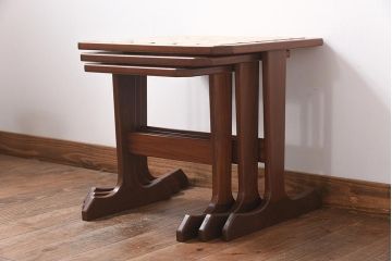 ヴィンテージ家具　北欧ビンテージ　G-PLAN(ジープラン)　チーク材　タイルトップがおしゃれなネストテーブル(サイドテーブル)(1)