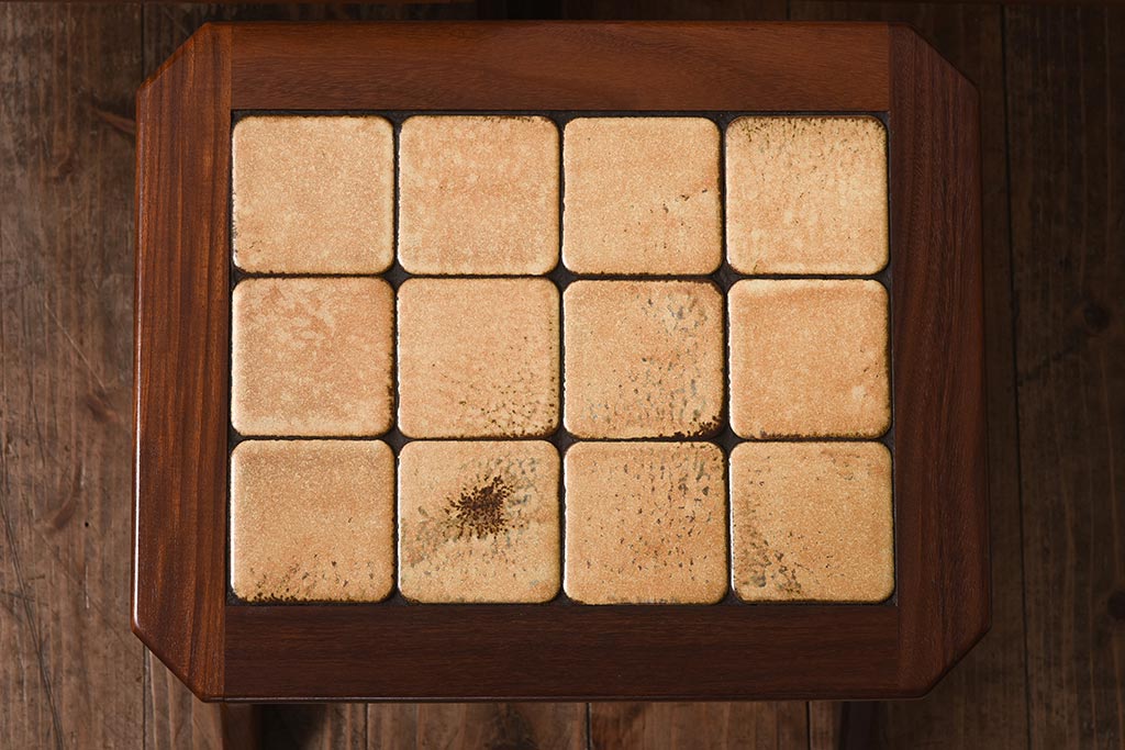 ヴィンテージ家具　北欧ビンテージ　G-PLAN(ジープラン)　チーク材　タイルトップがおしゃれなネストテーブル(サイドテーブル)(1)