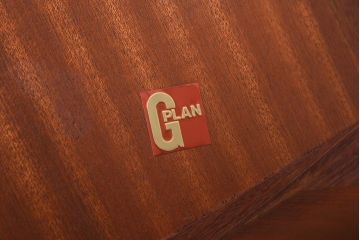 ヴィンテージ家具　北欧ビンテージ　G-PLAN(ジープラン)　チーク材　タイルトップがおしゃれなネストテーブル(サイドテーブル)(1)