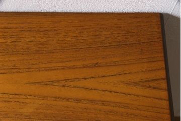 ヴィンテージ家具　北欧ビンテージ　G-PLAN(ジープラン)　チーク材　温かな雰囲気づくりにぴったりのサイドキャビネット(ダイニングボード、収納棚)