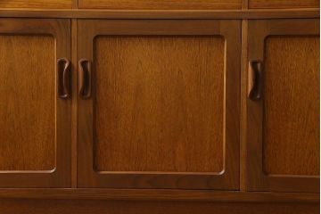 ヴィンテージ家具　北欧ビンテージ　G-PLAN(ジープラン)　チーク材　温かな雰囲気づくりにぴったりのサイドキャビネット(ダイニングボード、収納棚)