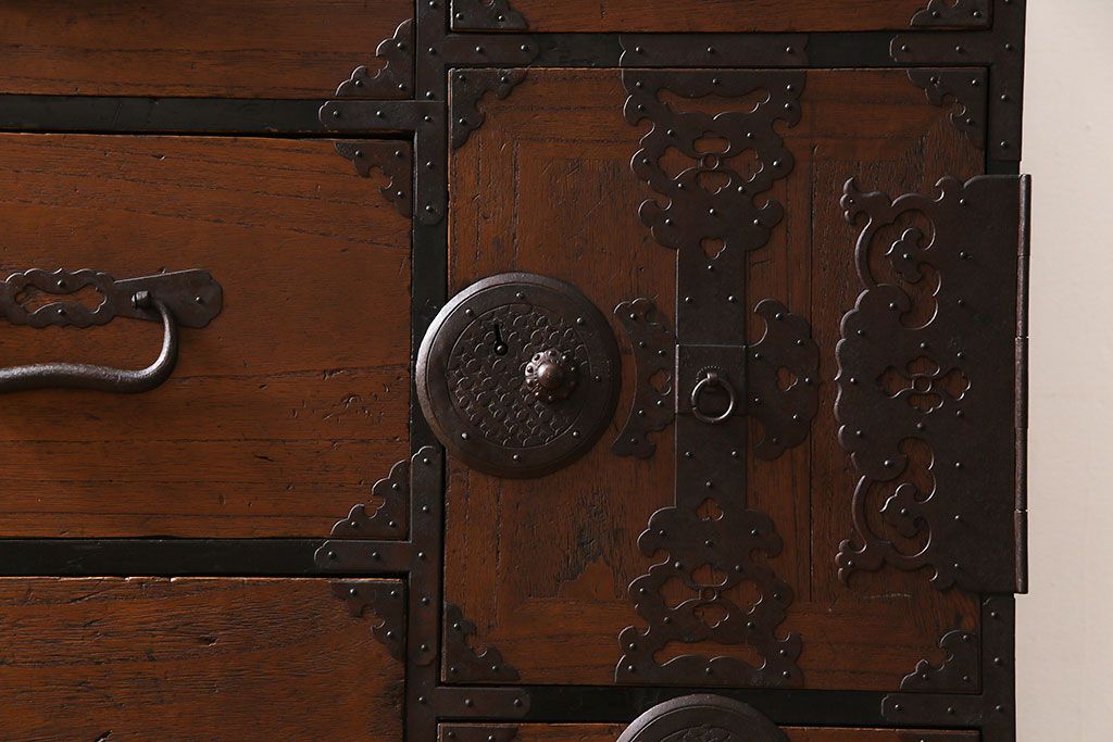 アンティーク家具　和製アンティーク　明治大正期　前面桐材　味わい深い趣の4尺最上箪笥(衣装箪笥、整理箪笥、桐箪笥、桐たんす)