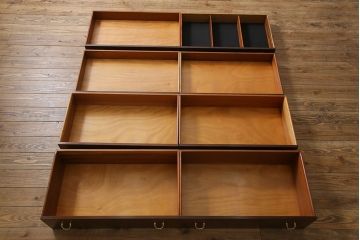 ヴィンテージ家具　北欧ビンテージ　G-PLAN(ジープラン)　BBシリーズ　シンプルモダンなサイドボード(引き出し)