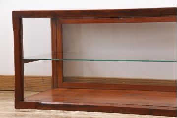 レトロ家具　和製アンティーク　レトロなムードが高まるロータイプのガラスケース(ショーケース、陳列棚)