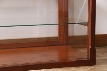 レトロ家具　和製アンティーク　レトロなムードが高まるロータイプのガラスケース(ショーケース、陳列棚)
