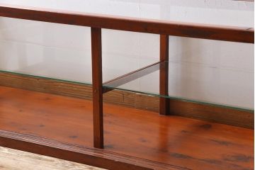 レトロ家具　和製アンティーク　レトロなムードが高まるロータイプのガラスケース(ショーケース、陳列棚)