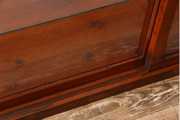 レトロ家具　和製アンティーク　レトロなムードが高まるロータイプのガラスケース(ショーケース、陳列棚)