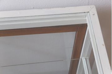 ペイント家具　レトロで落ち着いたカラーのガラスケース(ショーケース、陳列棚)