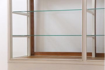 ペイント家具　レトロで落ち着いたカラーのガラスケース(ショーケース、陳列棚)