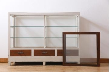 ペイント家具　レトロで落ち着いたカラーのガラスケース(ショーケース、陳列棚)