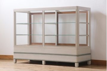 ペイント家具　レトロで落ち着いたカラーのガラスケース(ショーケース、陳列棚)