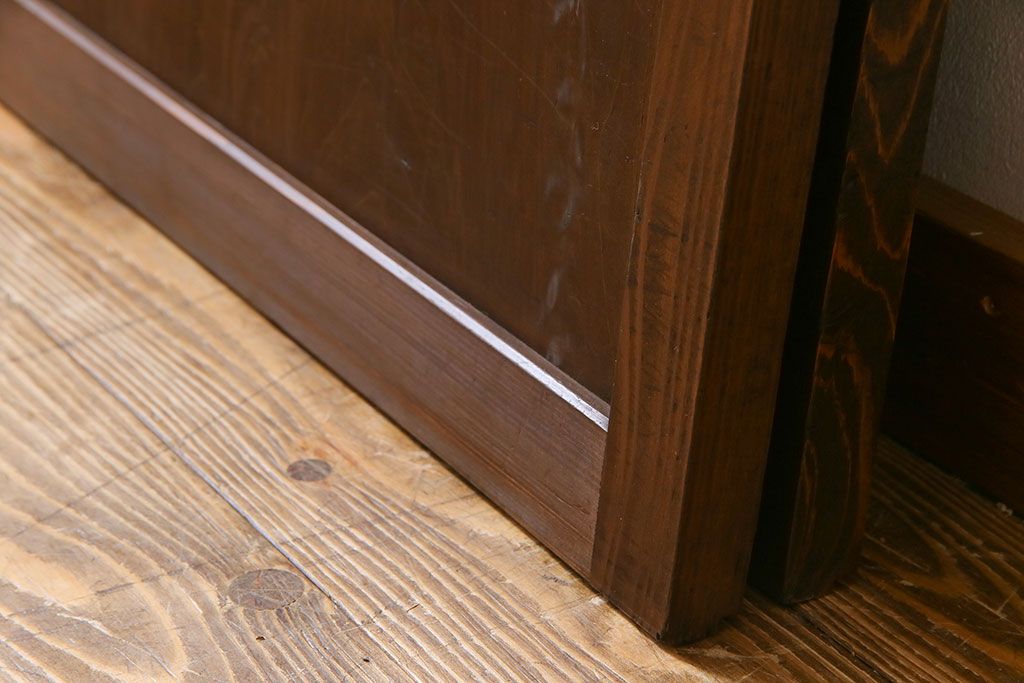 和製アンティーク　深みのある渋い色合いが魅力的な板戸(窓、建具)2枚セット