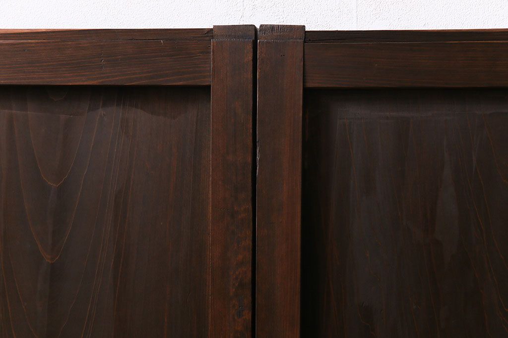 和製アンティーク　深みのある渋い色合いが魅力的な板戸(窓、建具)2枚セット