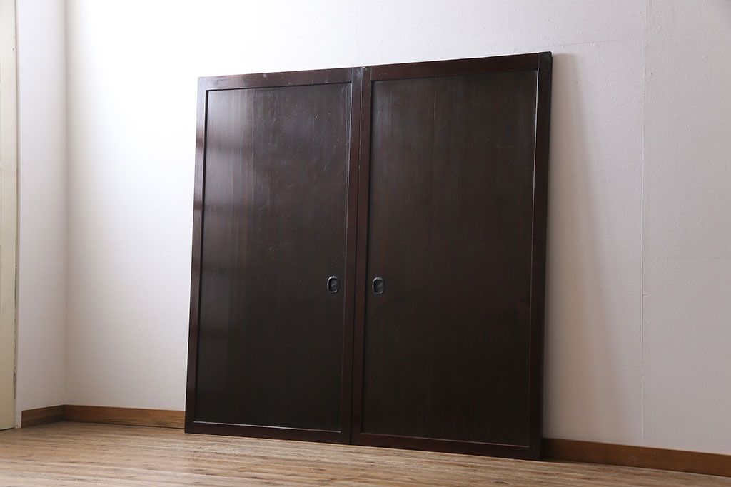 和製アンティーク　裏表で異なる取っ手が魅力の帯戸(板戸、引き戸、建具)2枚組