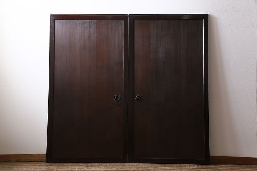 和製アンティーク　裏表で異なる取っ手が魅力の帯戸(板戸、引き戸、建具)2枚組