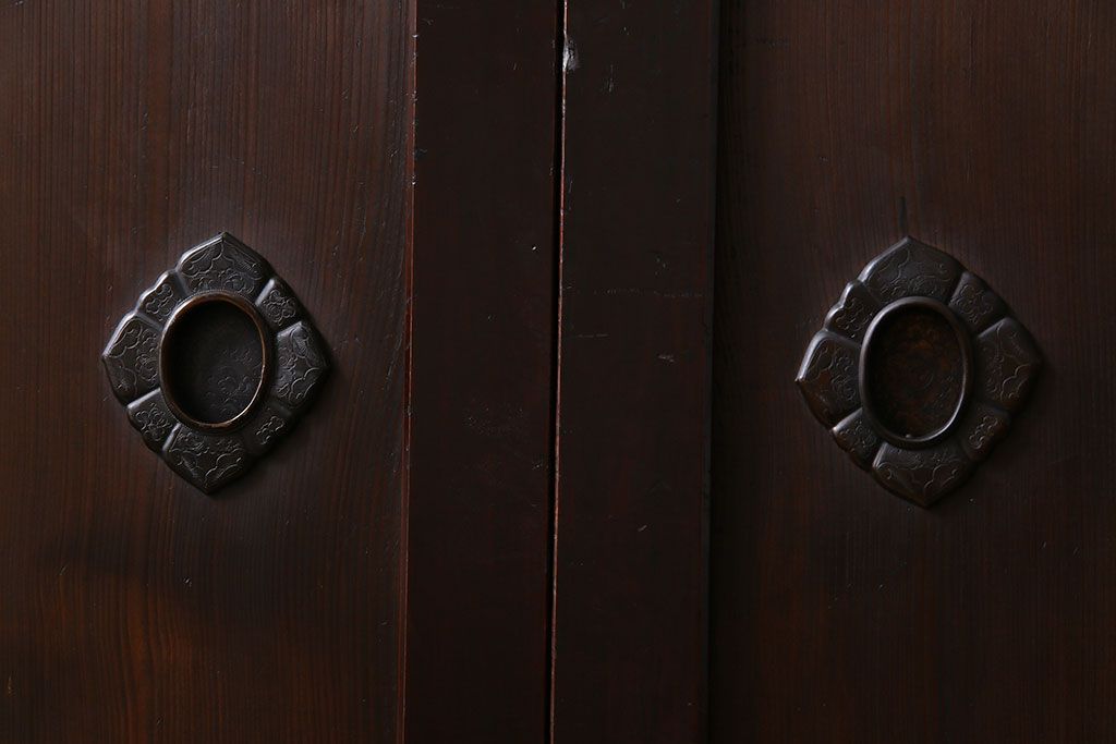 和製アンティーク　裏表で異なる取っ手が魅力の帯戸(板戸、引き戸、建具)2枚組