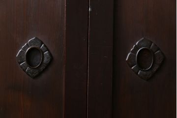 和製アンティーク　裏表で異なる取っ手が魅力の帯戸(板戸、引き戸、建具)2枚組