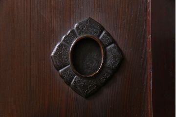 和製アンティーク　裏表で異なる取っ手が魅力の帯戸(板戸、引き戸、建具)2枚組