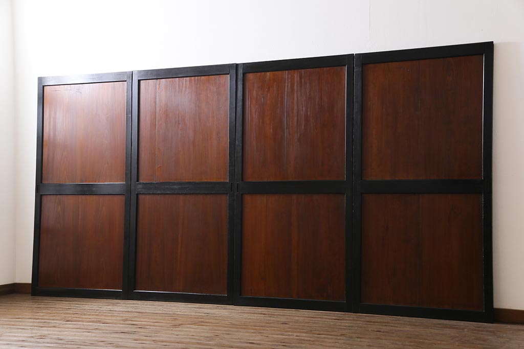 和製アンティーク　ヒノキ材　黒の縁がモダンな帯戸4枚セット(板戸、引戸、建具)