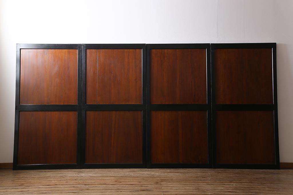 和製アンティーク　ヒノキ材　黒の縁がモダンな帯戸4枚セット(板戸、引戸、建具)