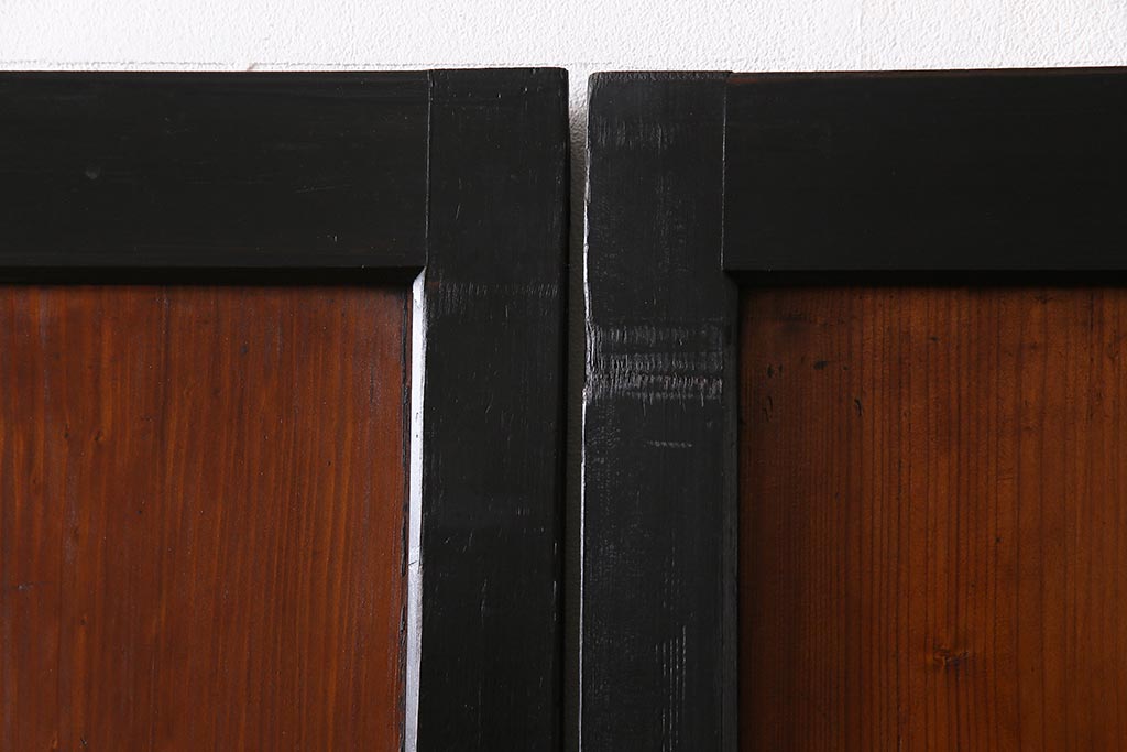 和製アンティーク　ヒノキ材　黒の縁がモダンな帯戸4枚セット(板戸、引戸、建具)
